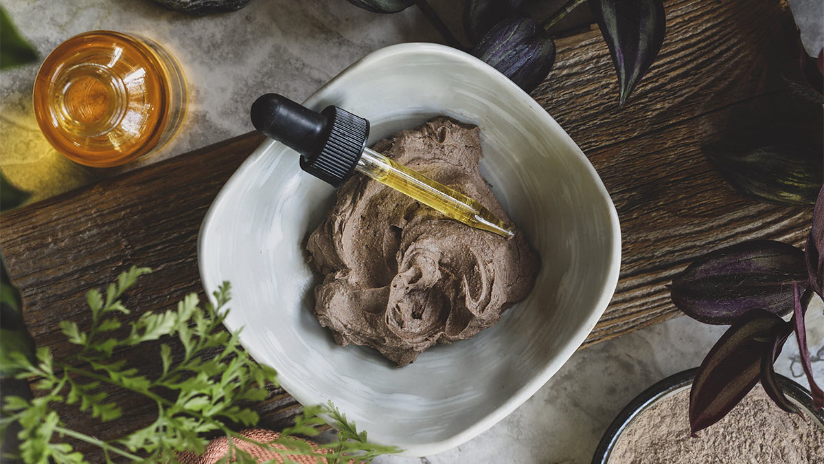 مواد طبیعی در دسترس برای پاکسازی کف سر