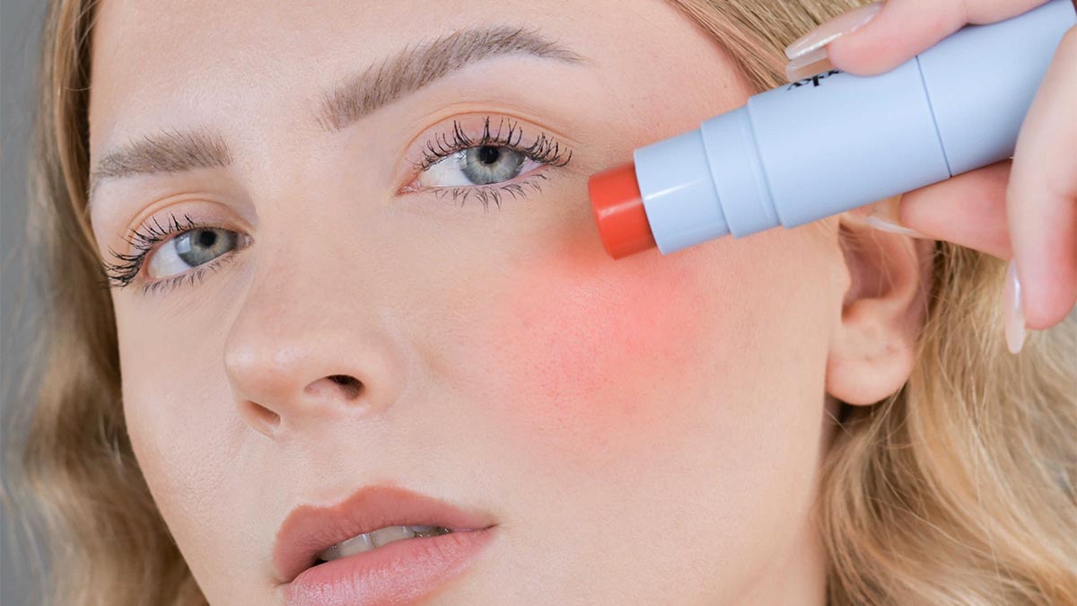 رژگونه یا برنزر در محصولات آرایشی ضروری