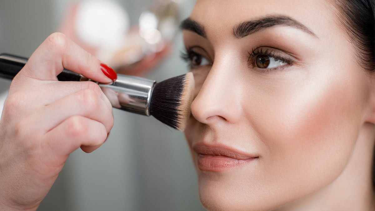 چگونه هایلایتر مناسب پوست خود را انتخاب کنیم؟