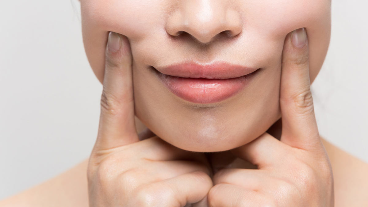 روش‌های پزشکی و حرفه‌ای برای درمان خط خنده