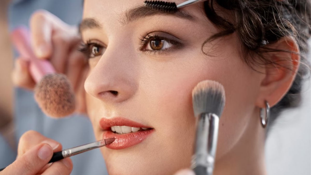 عوامل خارجی و محصولات آرایشی مؤثر بر چربی پوست