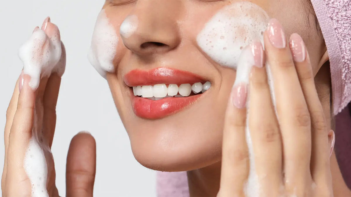 ویژگی های شوینده مخصوص پوست خشک