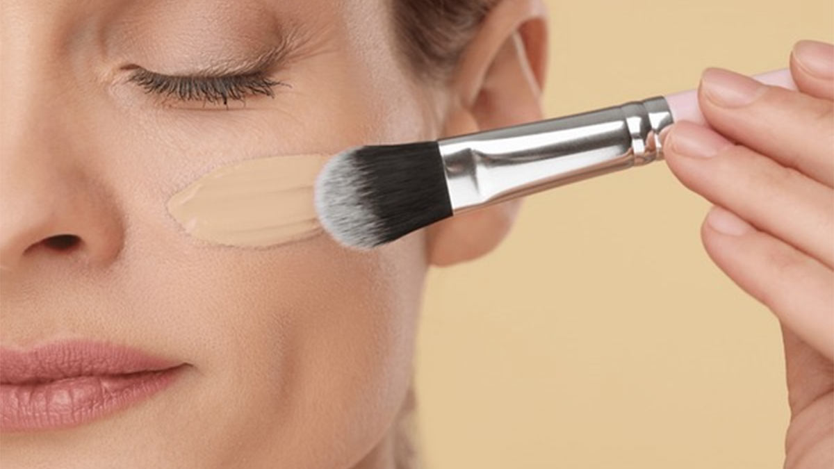 علل رایج ماسیدن کرم پودر روی صورت